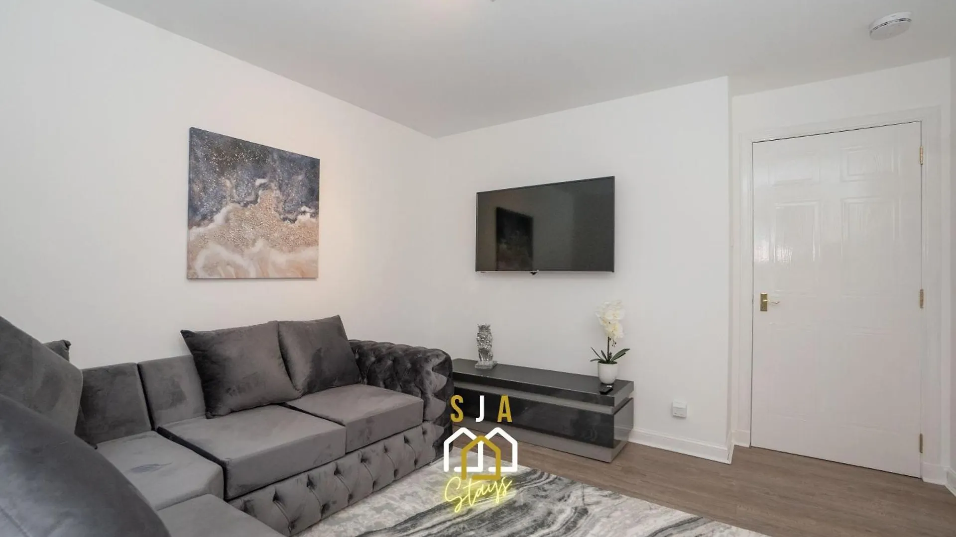 Pavlova House - Sja Stays - Modern 2 Bed Apartment Абердин
