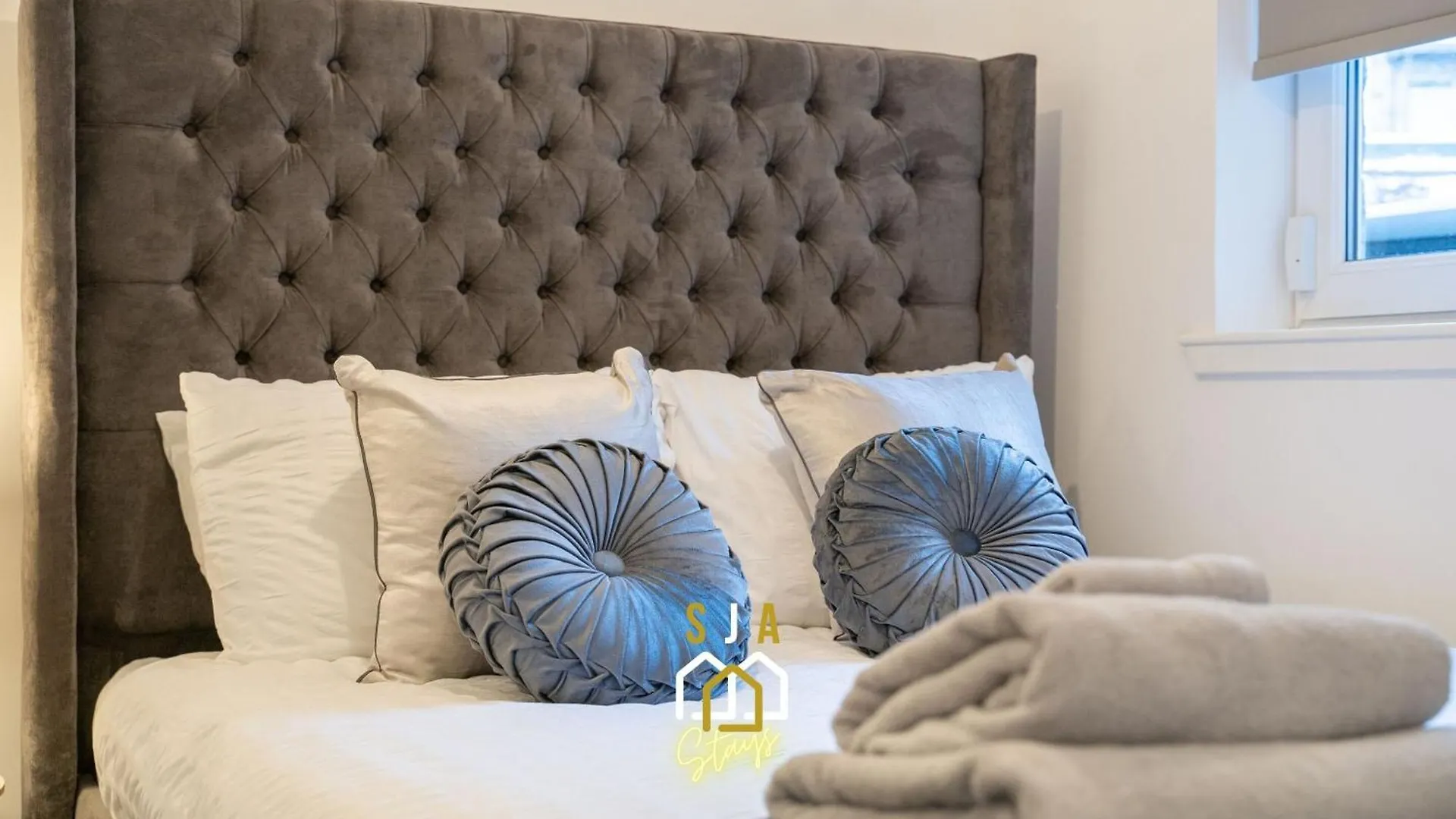 Pavlova House - Sja Stays - Modern 2 Bed Apartment Абердин