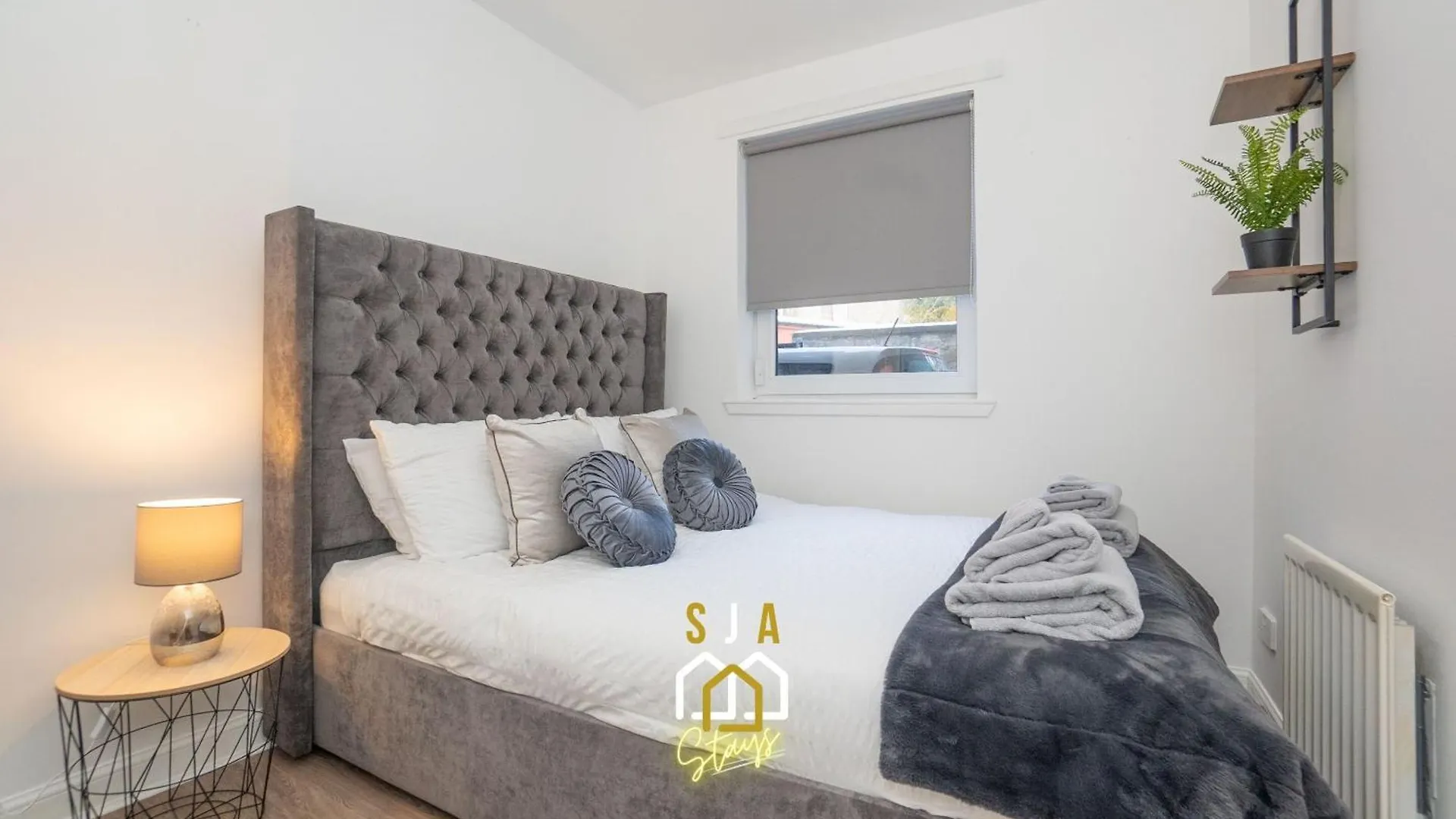 Pavlova House - Sja Stays - Modern 2 Bed Apartment Абердин